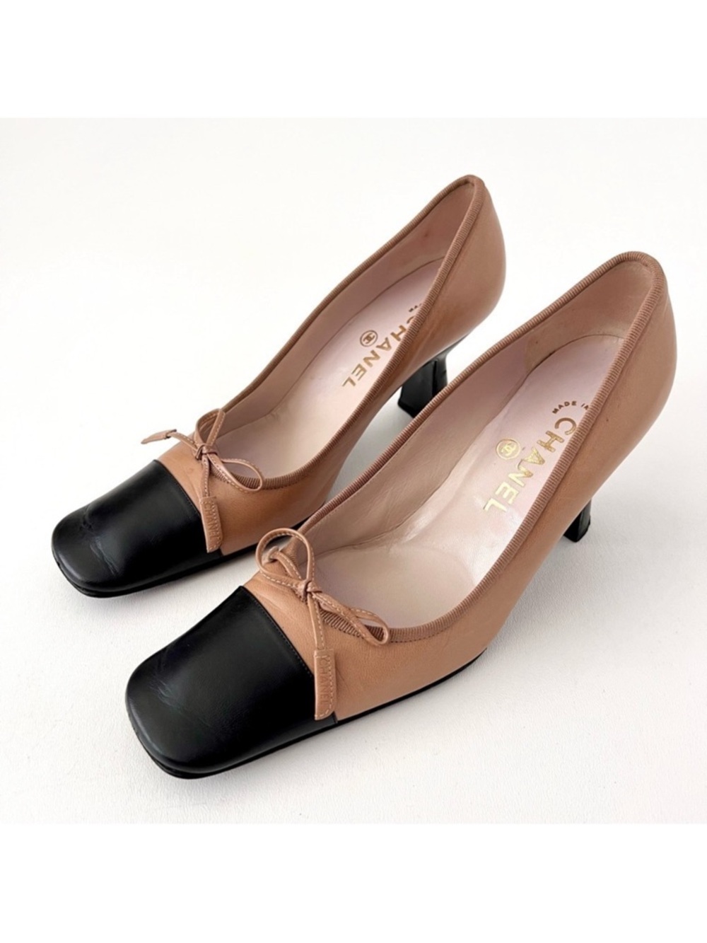 CHANEL | Vintage Beige & Black Leather Cap Toe Square Pumps Bow Logo EU 37.5